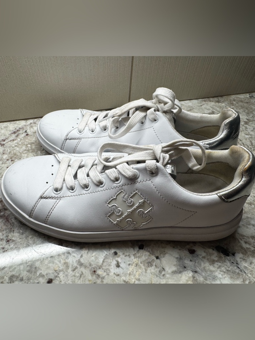 Tory Burch Double T Howell Court Sneaker with Silver Metallic Heel Sz 7 - Picture 4 of 10
